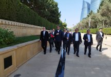 حضور در گلزار شهدا و مزار یادبود حیدر علی‌یف رهبر فقید جمهوری آذربایجان